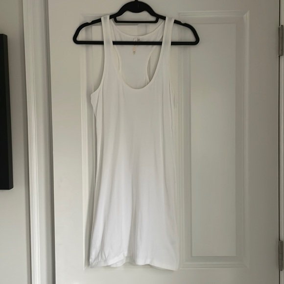 Arden B white t-shirt dress with racer back size medium. Basic t-shirt dress - Picture 2 of 9